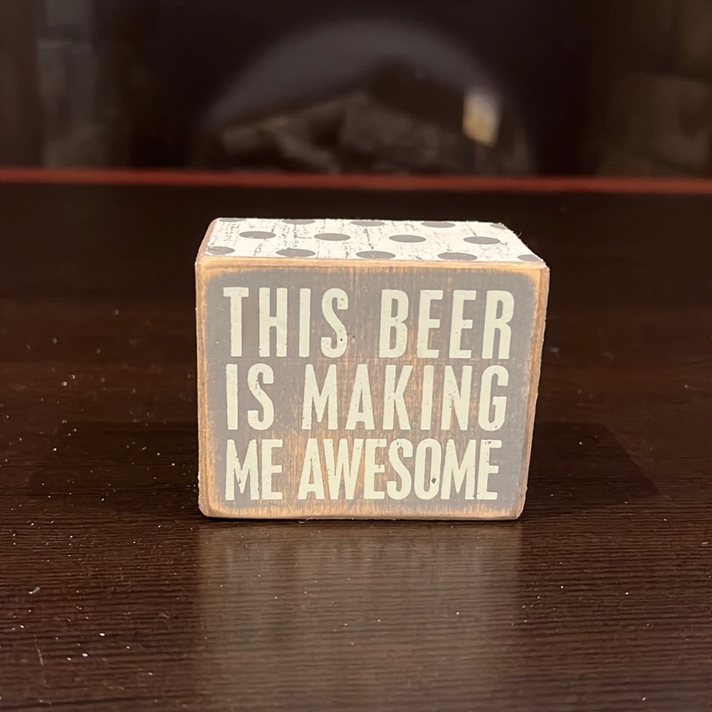 Small box sign “this beer is making me awesome”